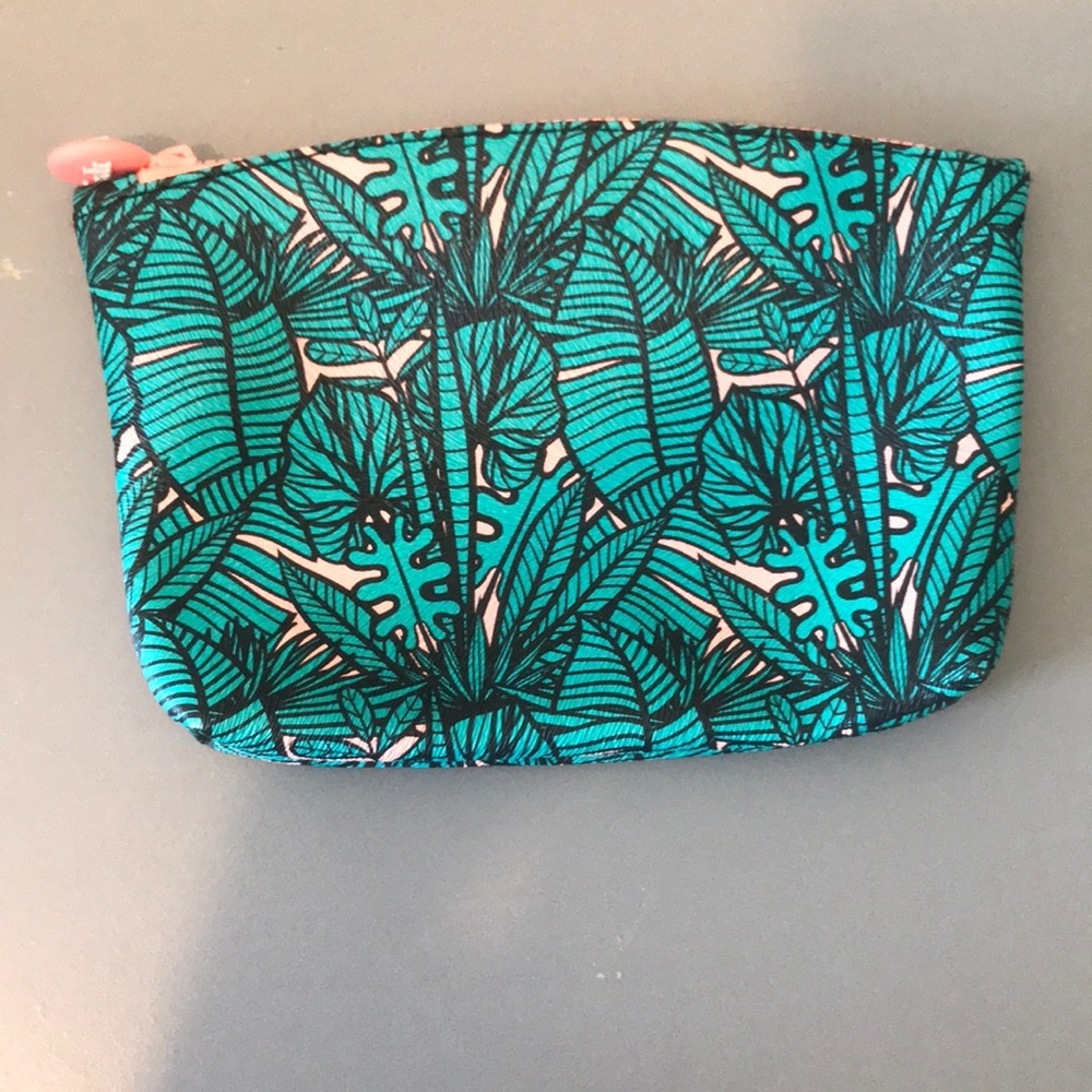 MAKEUP BAG/PENCIL CASE PALM LEAF DESIGN🖤🌴